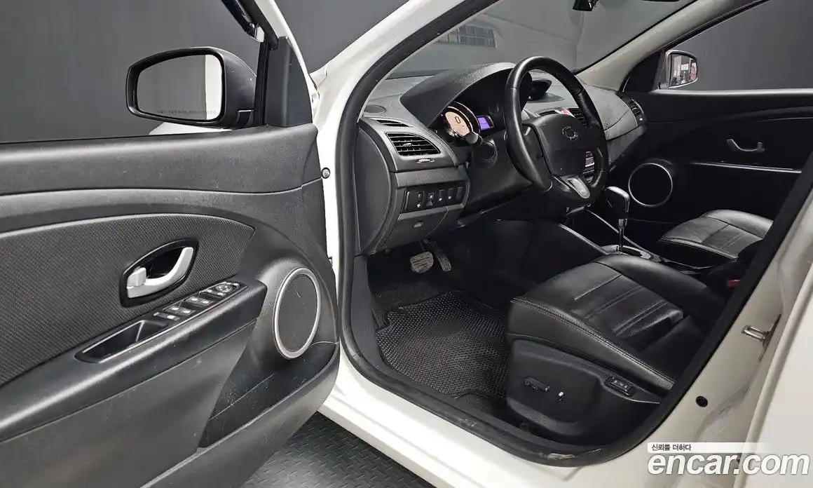 Renault SM3 2018 1.5 гидро в Москве № 2128926, фото 11