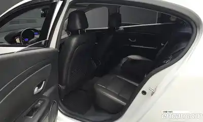 Renault SM3 2018 1.5 гидро в Москве № 2128926, миниатюра 12