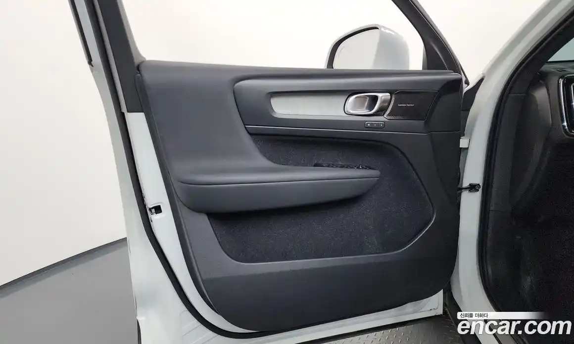 Volvo XC40 2021 2.0 гидро в Москве, фото 14