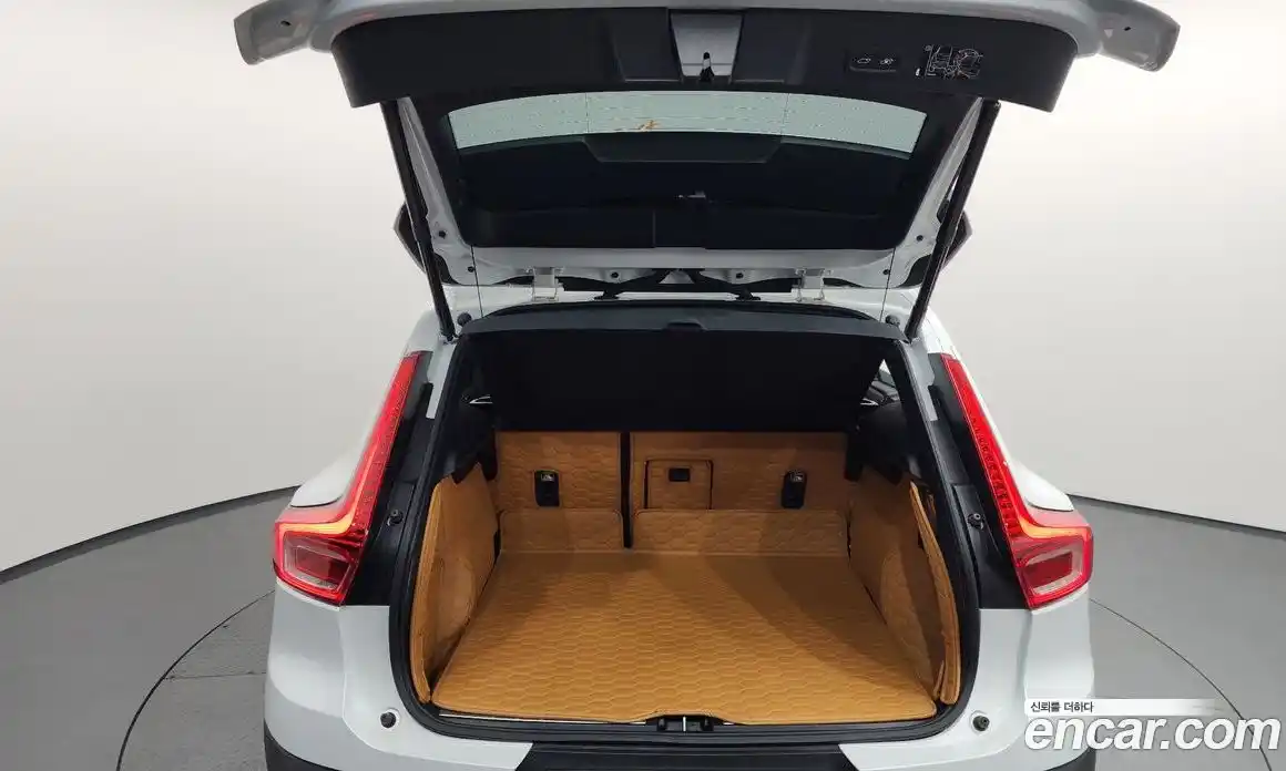 Volvo XC40 2021 2.0 гидро в Москве, фото 17