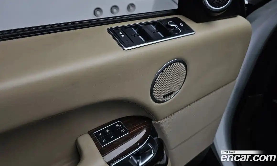 Land Rover Range-Rover 2015 4.4 гидро в Москве № 2131888, фото 22