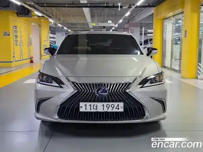 Lexus ES, 2018
