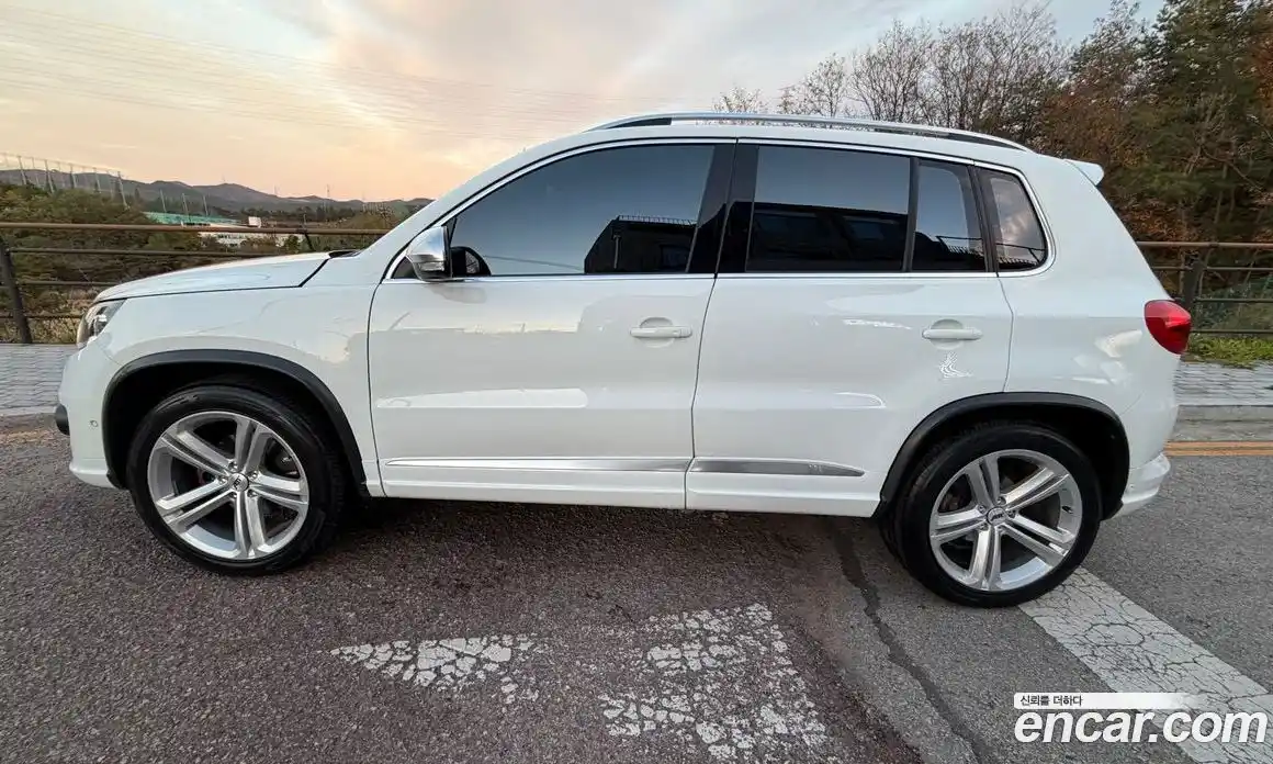 Volkswagen Tiguan 2014 2.0 гидро в Москве № 2132603, фото 19
