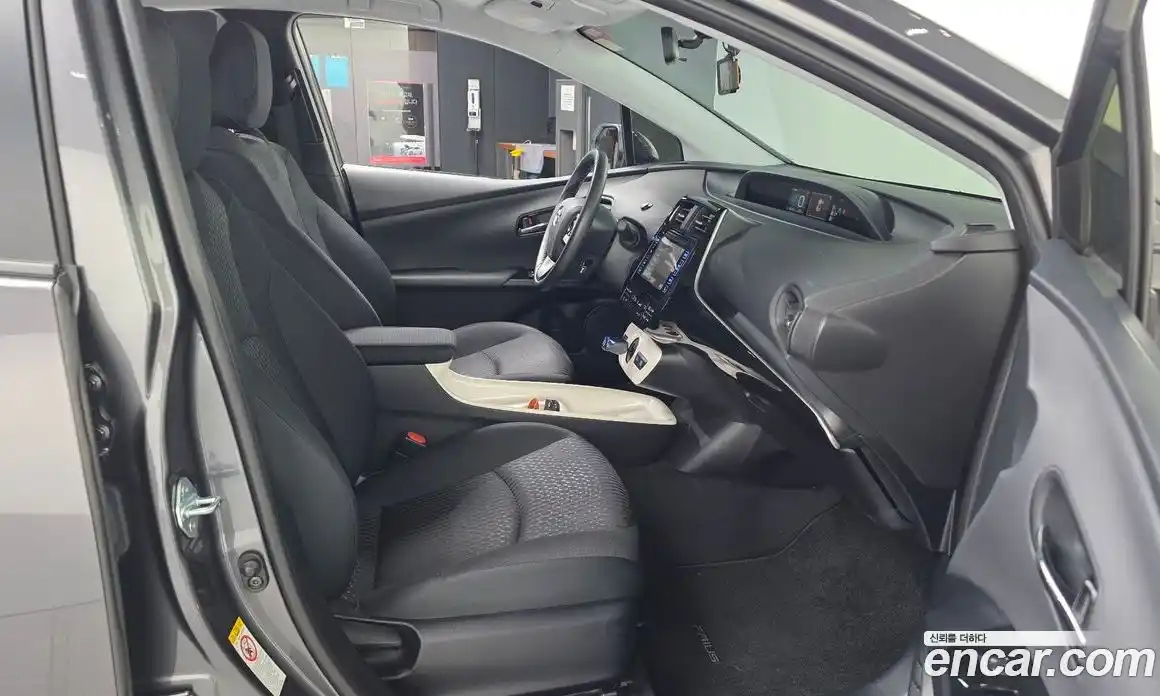 Toyota Prius 2016 1.8 гидро в Москве № 2132948, фото 11
