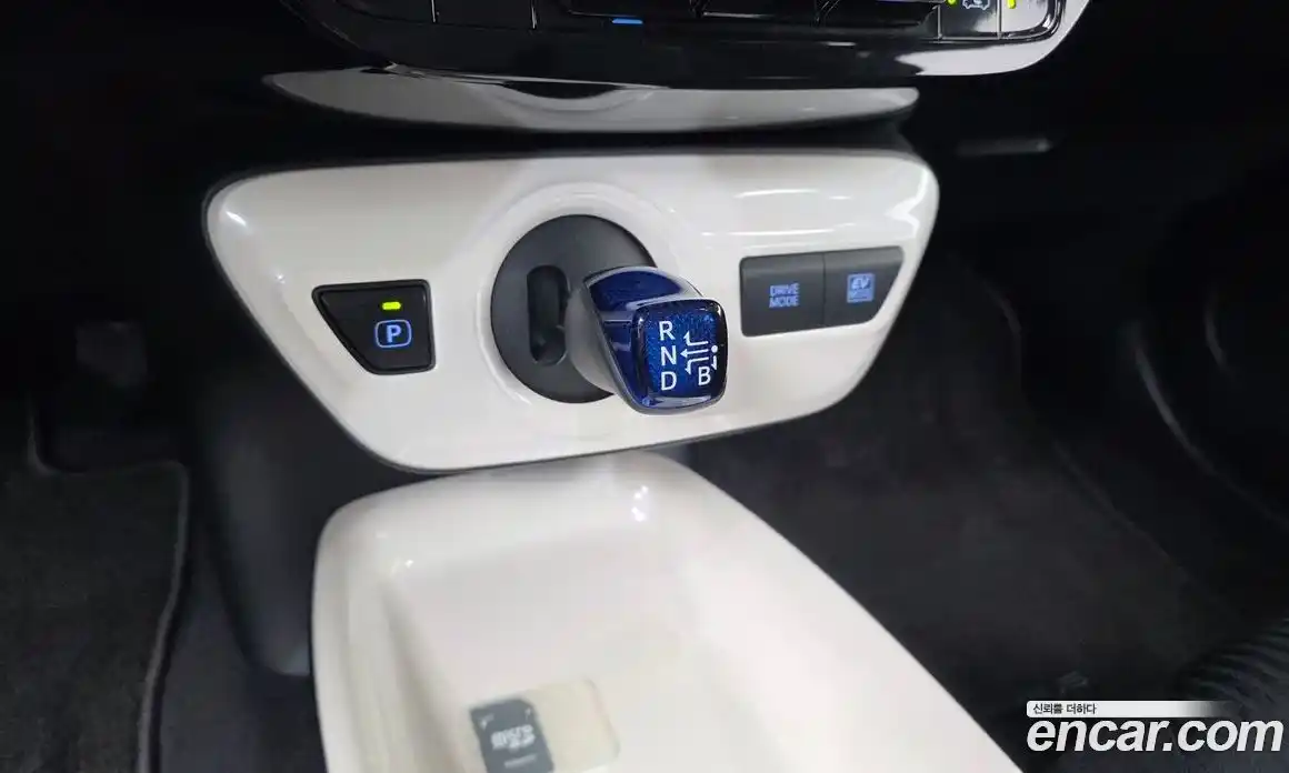 Toyota Prius 2016 1.8 гидро в Москве № 2132948, фото 9