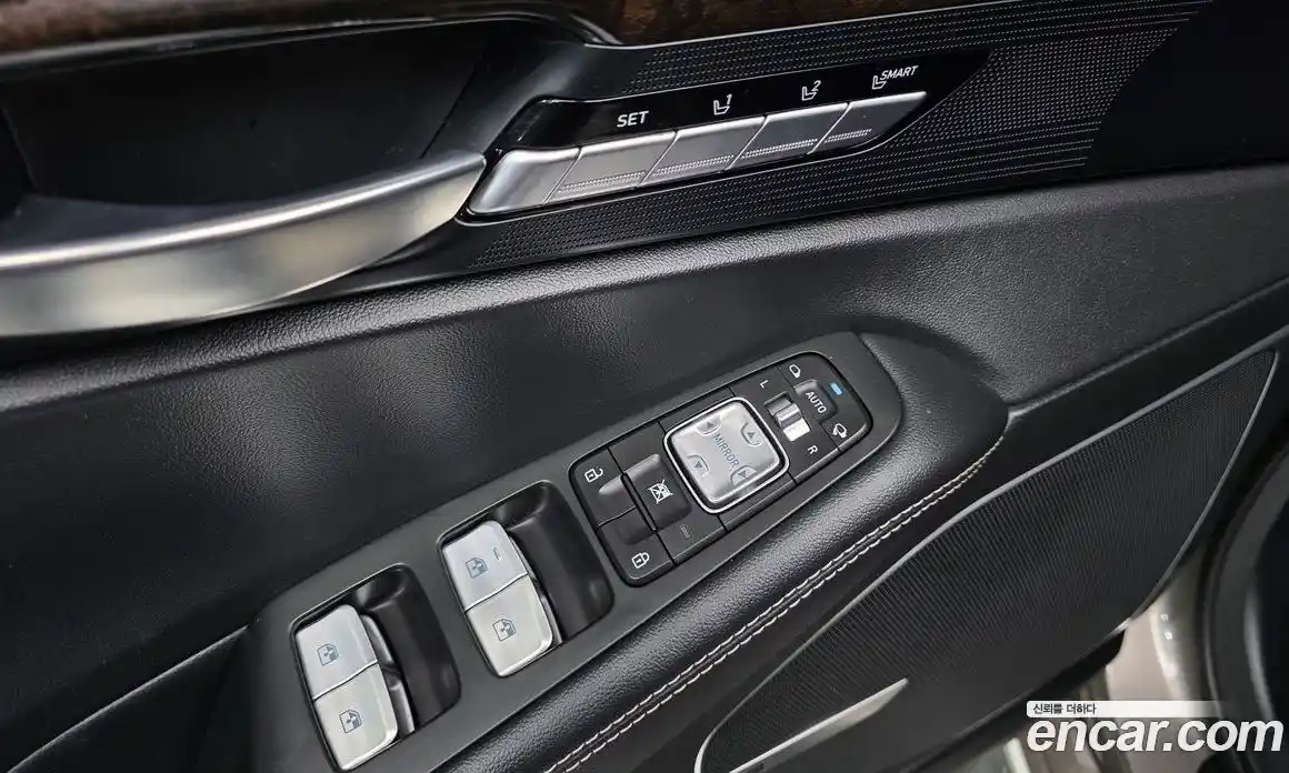 Genesis G90 2019 3.8 гидро в Москве № 14830, фото 12