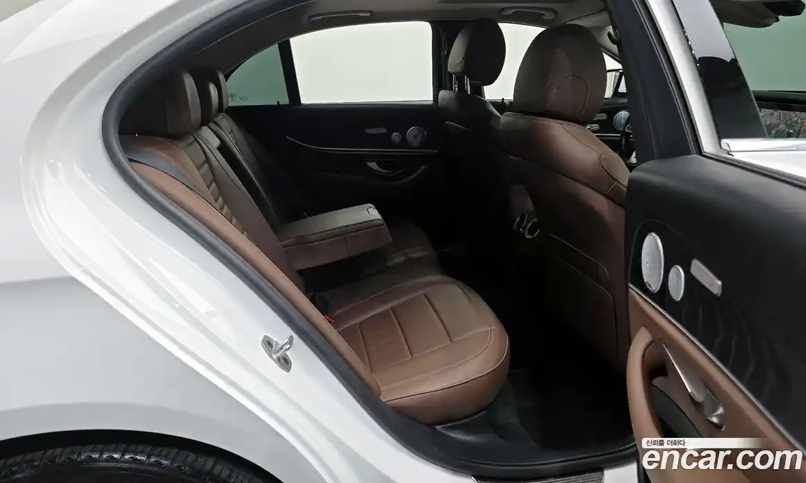 Mercedes-Benz E-Class 2020 2.0 гидро, фото 12