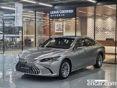 Lexus ES, 2025