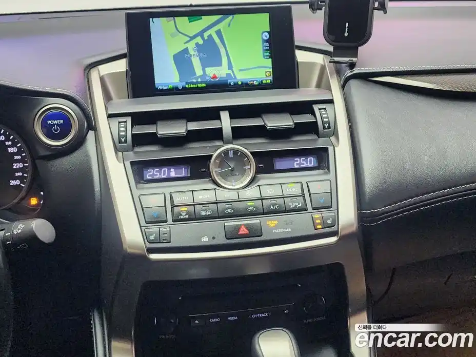 Lexus NX 2016 2.5 гидро в Москве № 214827, фото 7