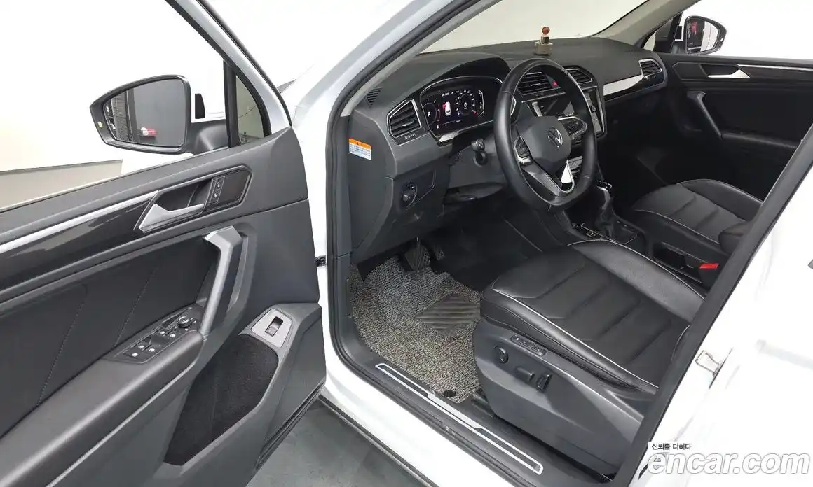 Volkswagen Tiguan 2022 2.0 гидро в Москве № 214897, фото 10