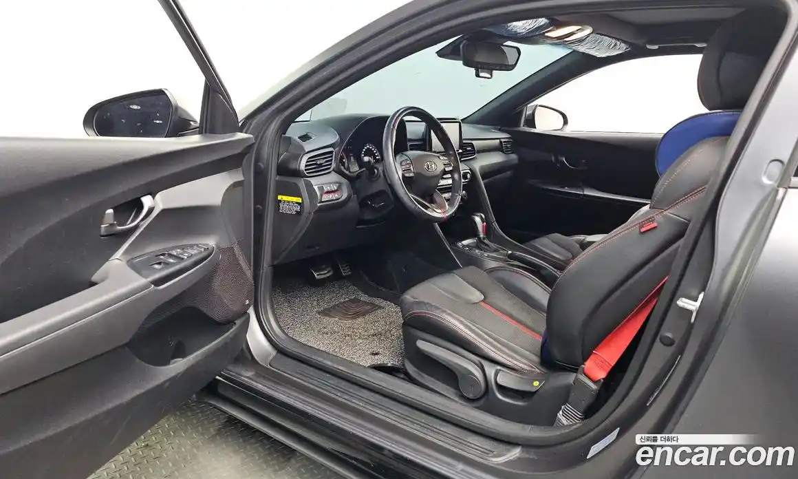 Hyundai Veloster 2018 1.6 гидро в Москве, фото 13