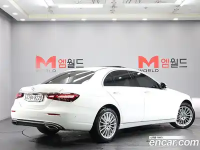 Mercedes-Benz E-Class 2022 2.0 гидро в Москве № 2201053, миниатюра 4