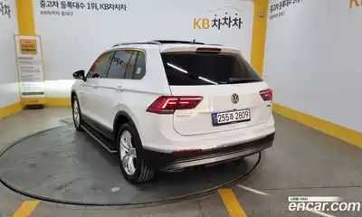 Volkswagen Tiguan 2020 2.0 гидро в Москве № 2204413, миниатюра 2