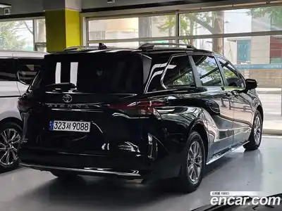 Toyota Sienna 2021 2.5 гидро в Москве № 2204815, миниатюра 4