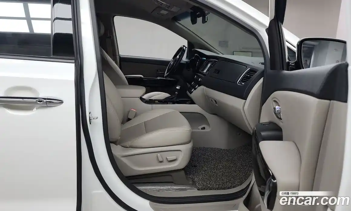 Kia Canival 2018 2.2 гидро в Москве № 123876, фото 11