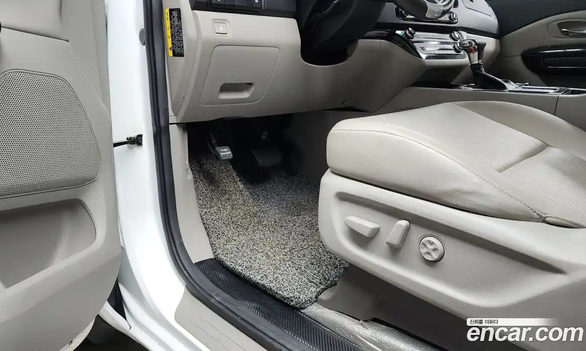 Kia Canival 2018 2.2 гидро в Москве № 123876, фото 18