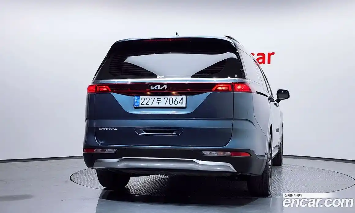 Kia Canival 2023 2.2 гидро в Москве № 133508, фото 4