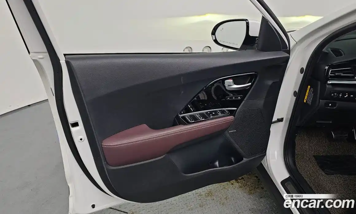 Kia Niro 2019 1.6 гидро в Москве № 1418431, фото 14