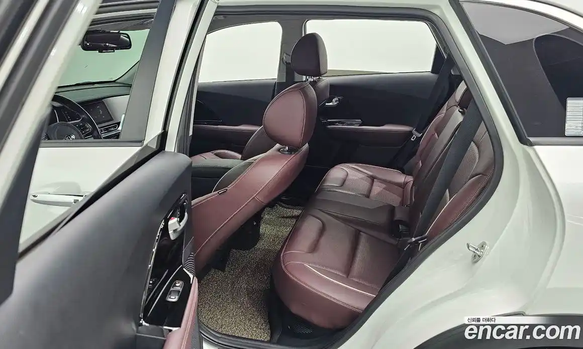 Kia Niro 2019 1.6 гидро в Москве № 1418431, фото 16