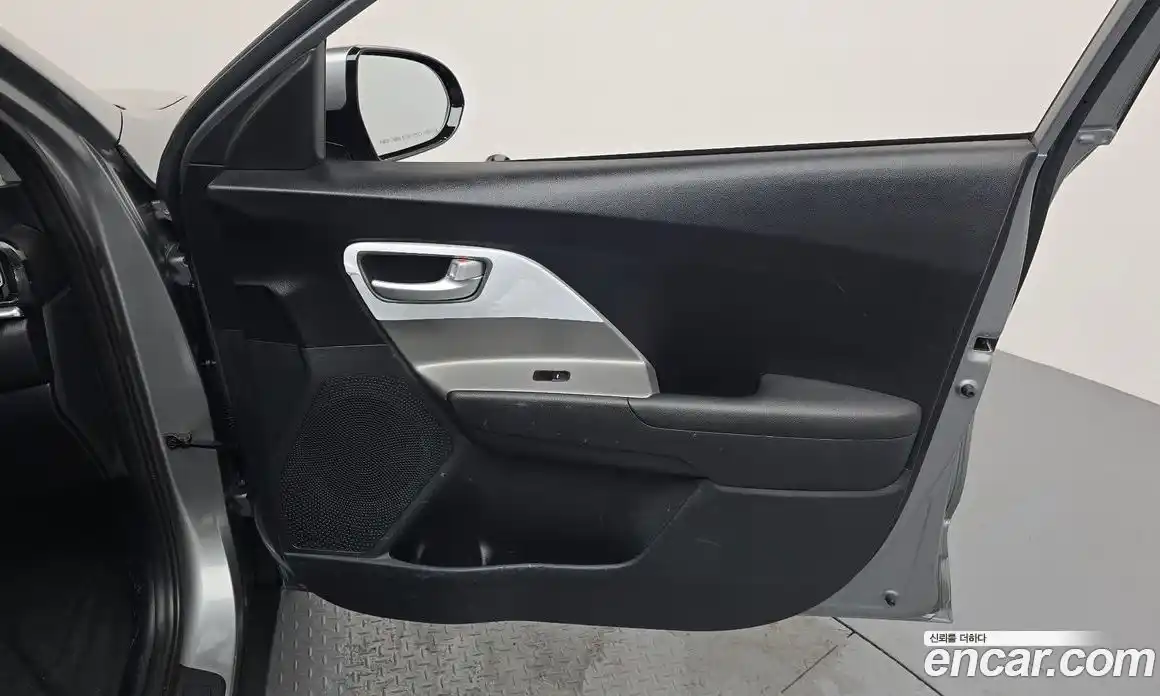 Kia Niro 2021 1.6 гидро в Москве, фото 15