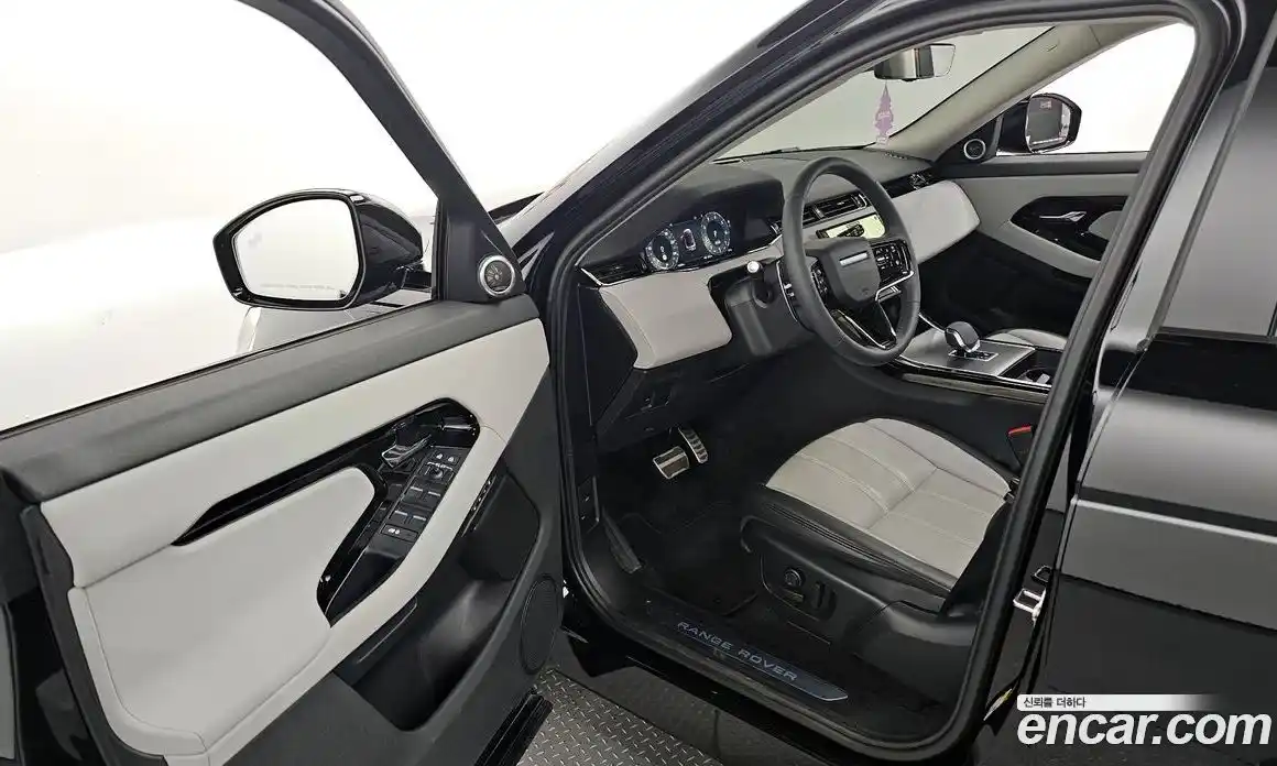 Land Rover Range-Rover Evoque 2024 2.0 гидро в Москве № 165931, фото 11