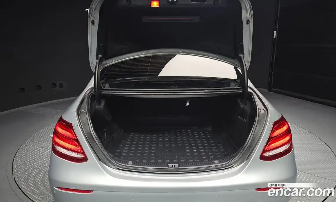 Mercedes-Benz E-Class 2018 2.0 гидро в Москве, фото 20