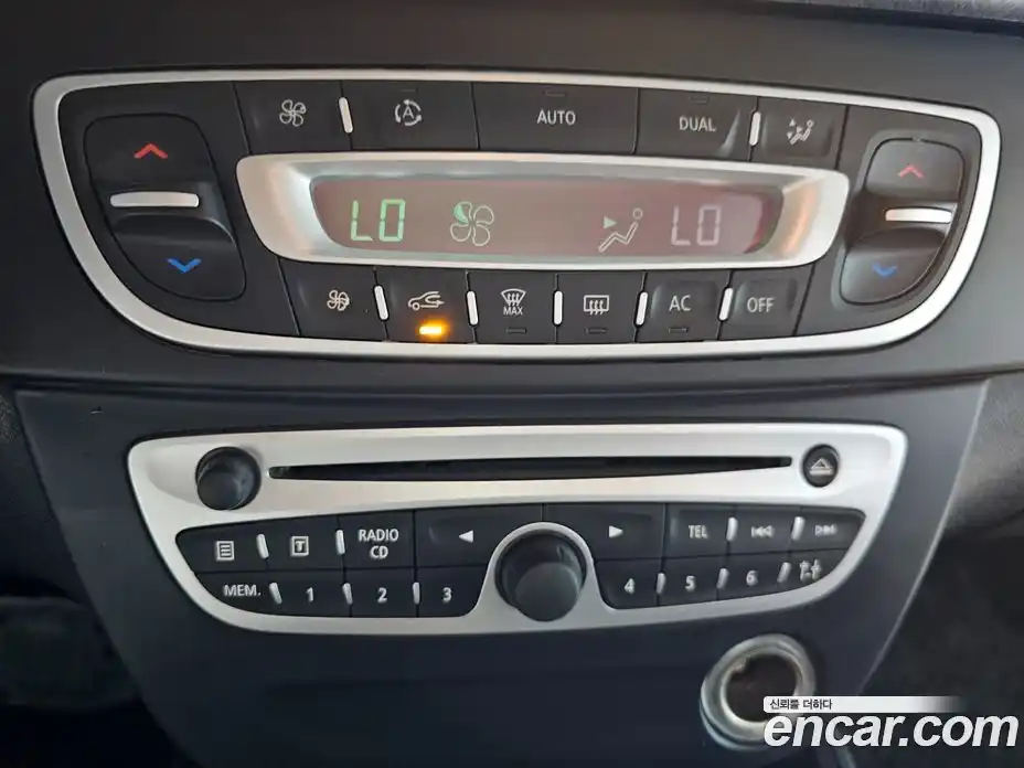 Renault SM3 2010 1.6 гидро в Москве № 2200702, фото 17