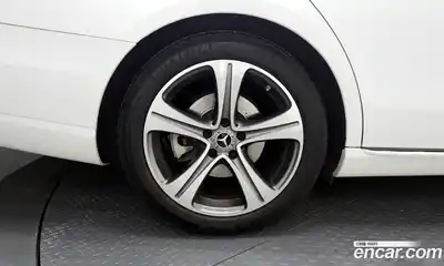 Mercedes-Benz E-Class 2019 2.0 гидро в Москве № 2201721, миниатюра 5
