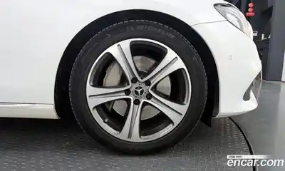Mercedes-Benz E-Class 2019 2.0 гидро в Москве № 2201721, миниатюра 7
