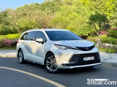 Toyota Sienna 2.5 Hybrid 2WD