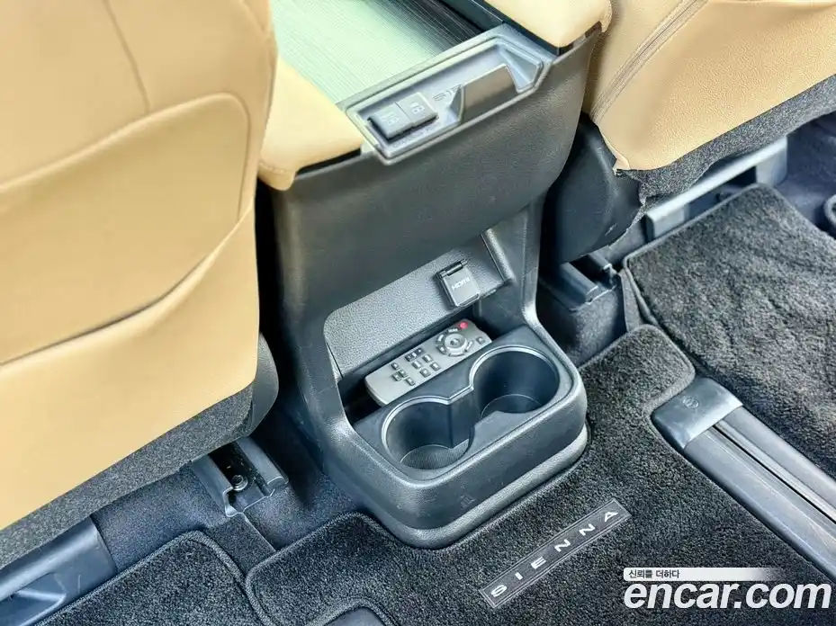Toyota Sienna 2022 2.5 гидро в Москве № 2204762, фото 17