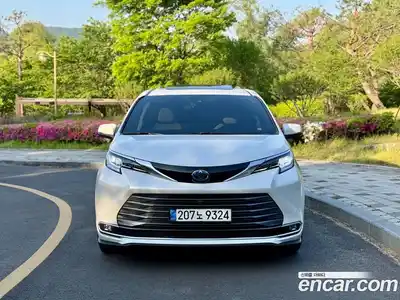 Toyota Sienna 2022 2.5 гидро в Москве № 2204762, миниатюра 2