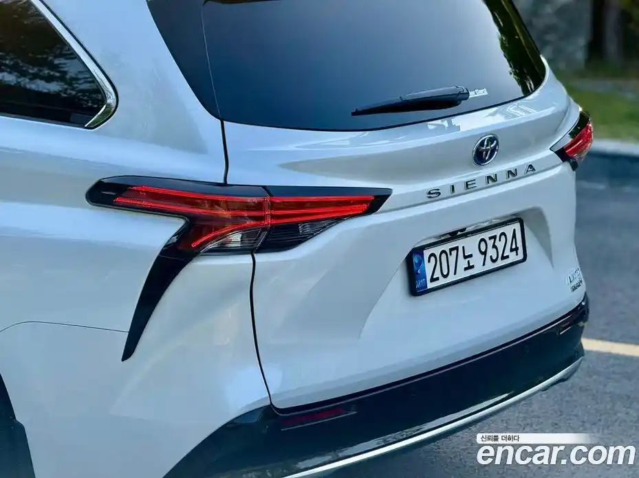 Toyota Sienna 2022 2.5 гидро в Москве № 2204762, фото 5
