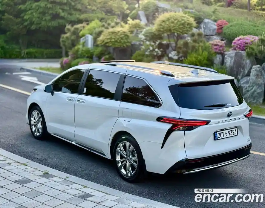 Toyota Sienna 2022 2.5 гидро в Москве № 2204762, фото 6
