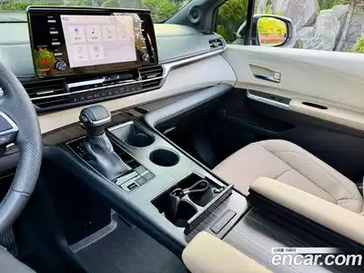 Toyota Sienna 2022 2.5 гидро в Москве № 2204762, миниатюра 10