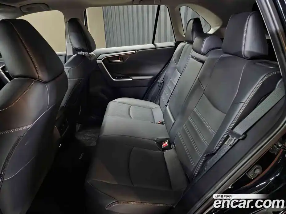 Toyota RAV4 2023 2.5 гидро в Москве № 2204803, фото 16