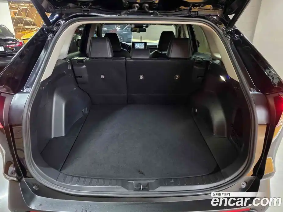 Toyota RAV4 2023 2.5 гидро в Москве № 2204803, фото 17