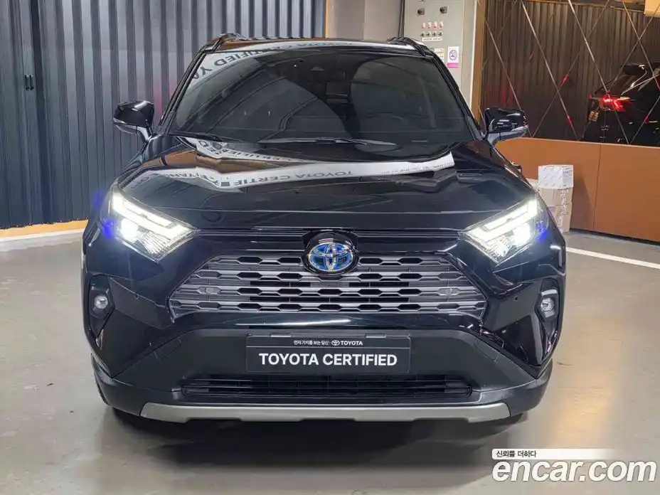 Toyota RAV4 2023 2.5 гидро в Москве № 2204803, фото 3
