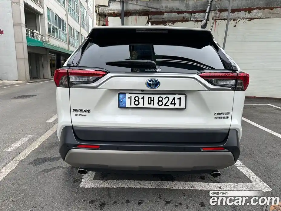 Toyota RAV4 2022 2.5 вариатор в Москве № 2204806, фото 4