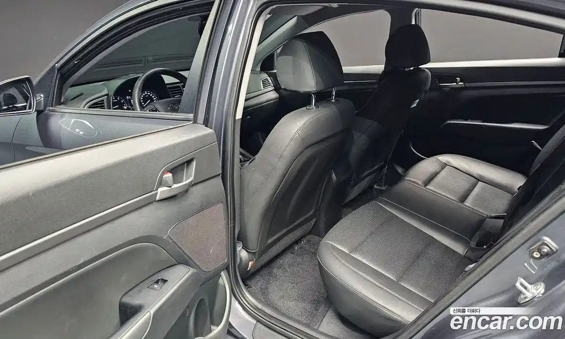 Hyundai Avante 2018 1.6 гидро в Москве № 6315, фото 17