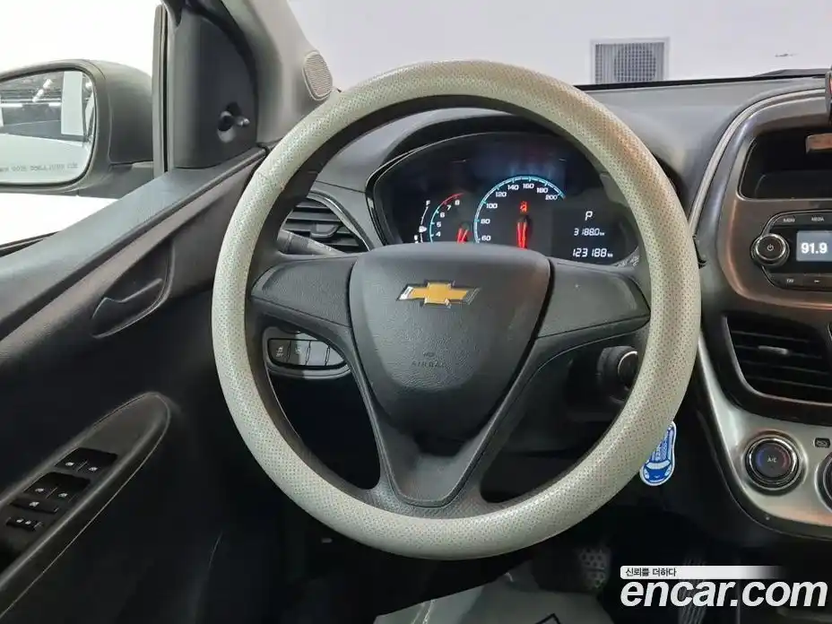 Chevrolet Spark 2016 1.0 гидро в Москве, фото 9