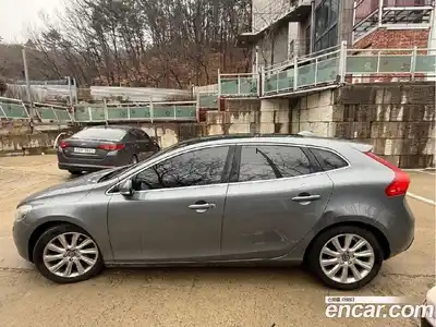 Volvo V40, 2015