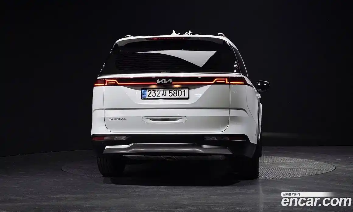 Kia Canival 2023 3.5 гидро в Москве, фото 3