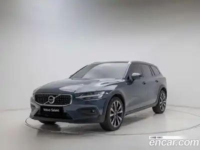 Volvo V60, 2022
