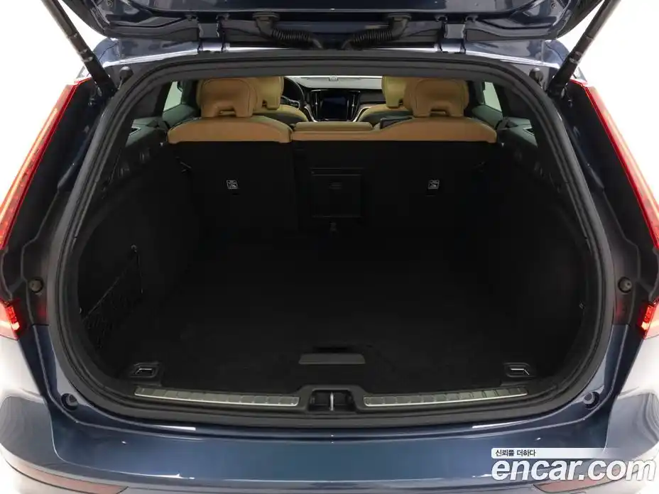 Volvo V60 2022 2.0 гидро в Москве, фото 17
