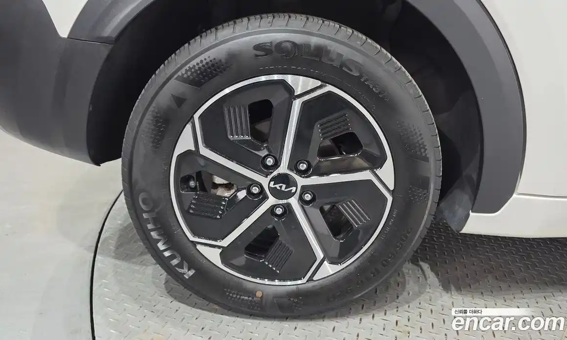 Kia Niro 2023 1.6 гидро в Москве, фото 5