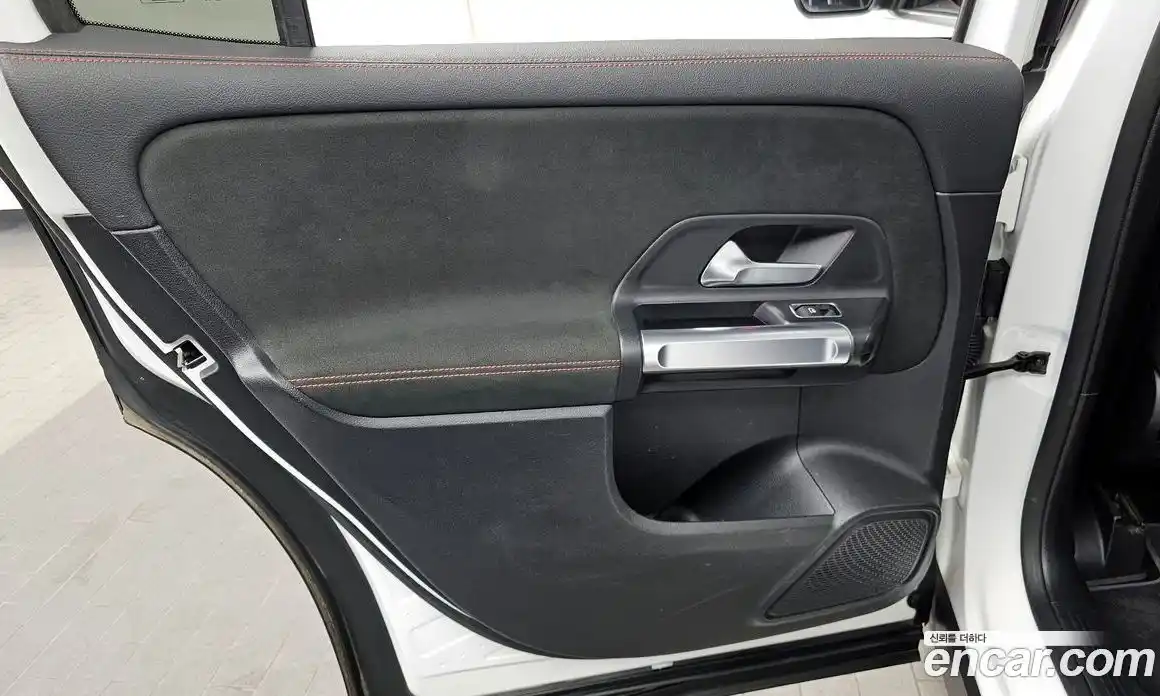 Mercedes-Benz GLB-Class 2021 2.0 гидро в Москве, фото 15