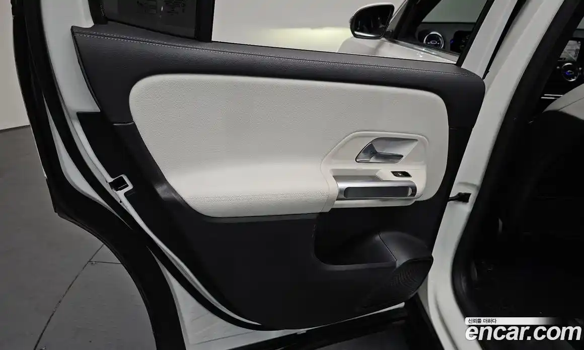 Mercedes-Benz GLB-Class 2021 2.0 гидро в Москве, фото 15