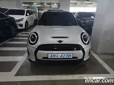 Mini Cooper SE Electric 3rd