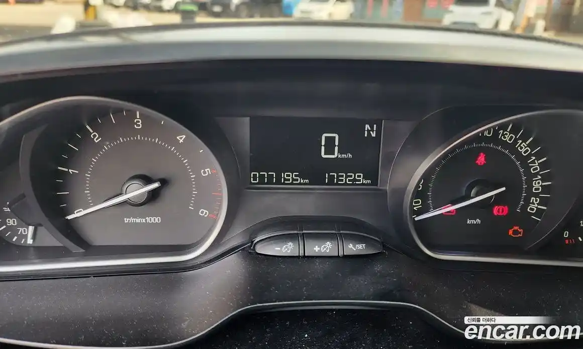 Peugeot 208 2017 1.6 гидро в Москве, фото 6